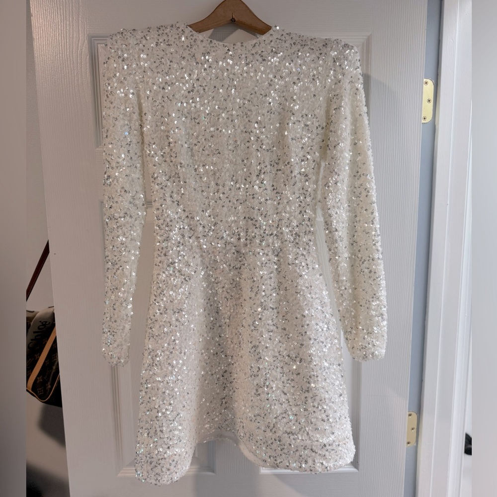 Elegant White Sequin Long Sleeve Dress